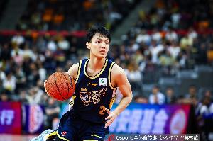 还要找手感!徐杰半场3中0未得分 拿到1篮板4助攻1抢断