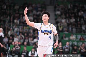 状态可以!赵睿半场2记三分球拿下6分4助攻1抢断