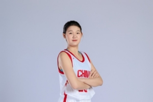 齐发力!首节李沅珊8中5拿14分4助 孙晗昀6中5得10分