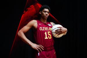 敢打敢拼!34号秀米利克·托马斯9中6砍全队最高16分 三分3中2