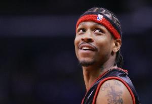 艾弗森:NBA球员一代比一代强 我不喜欢前辈总贬低年轻球员