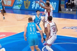这就是扣篮王!迪亚洛反击双手霸王举鼎暴扣 再滑翔单臂飞扣!